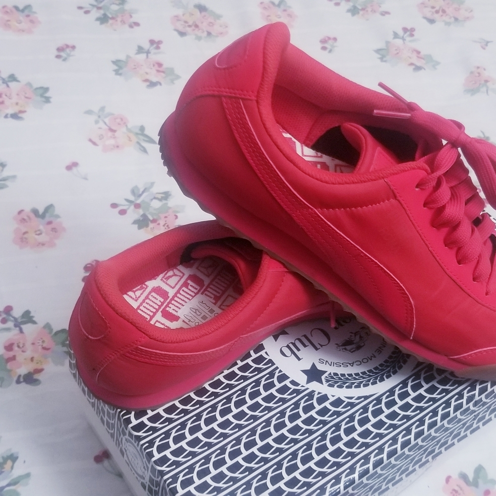 Men sports shoe
